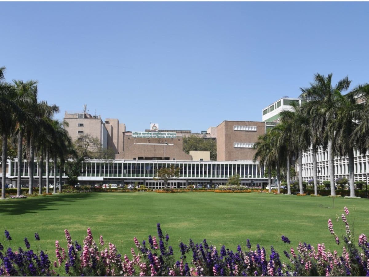 AIIMS New Delhi central lawn